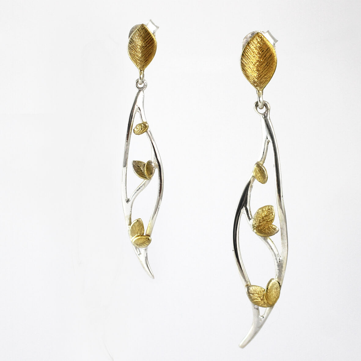 Hanging leaf earrings in gold and silver