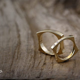Square wedding rings: The curves fit right between your fingers
