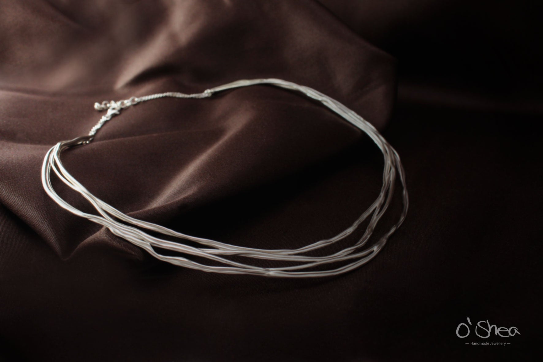 Silver Collier: Sculpted elegance and wearable art