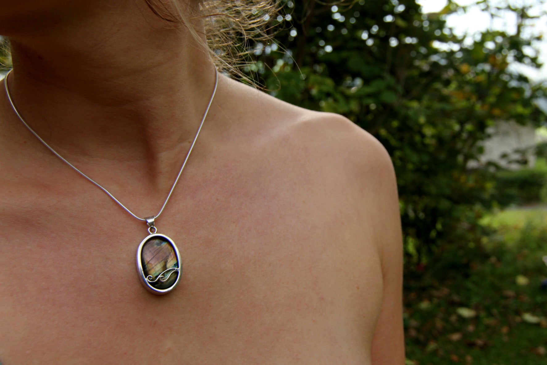 Silver Pendant: Every gemstone is unique and every piece of jewellery 