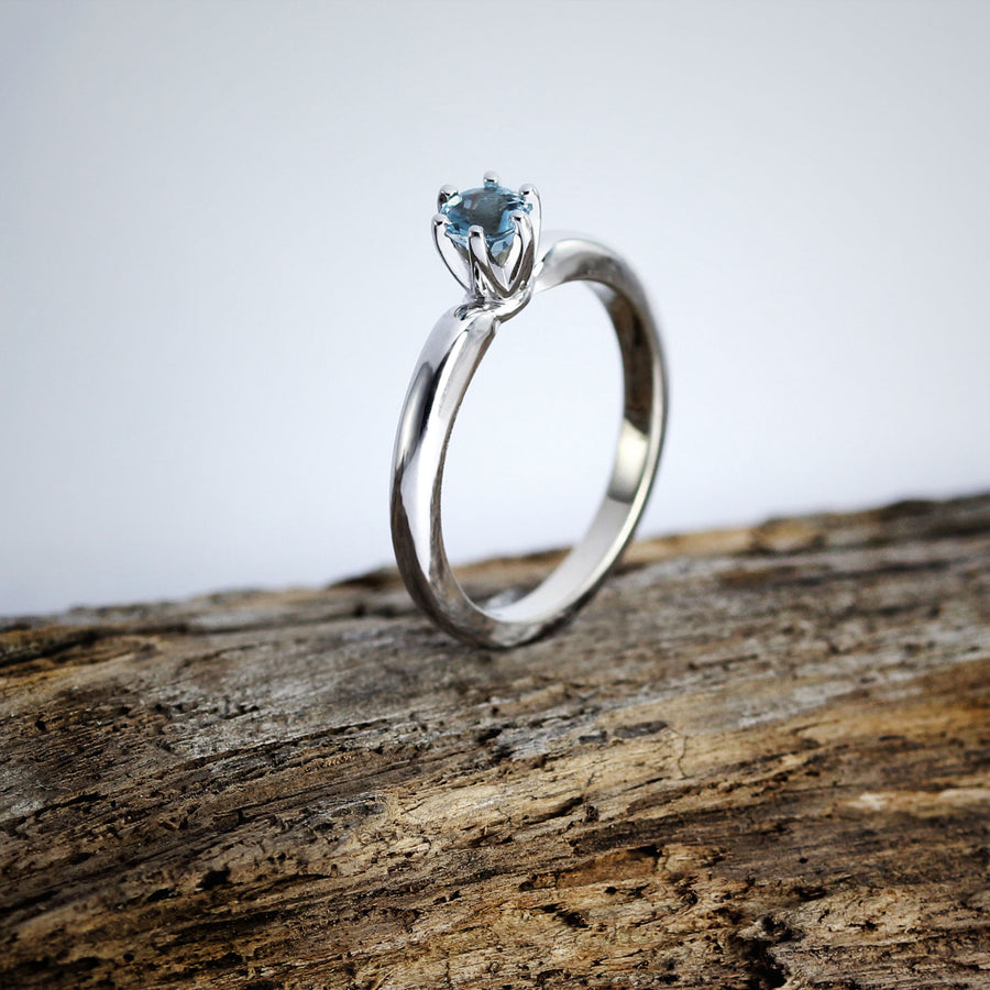 Engagement ring 14k White Gold / Aquamarine